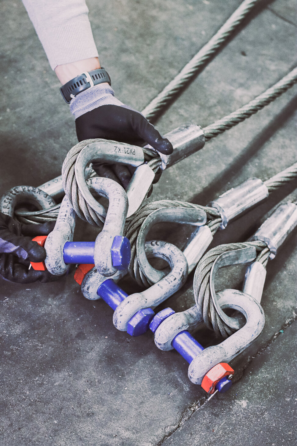 Shackles close Shackles assembled on ropes