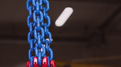 Chain sling is hanging down